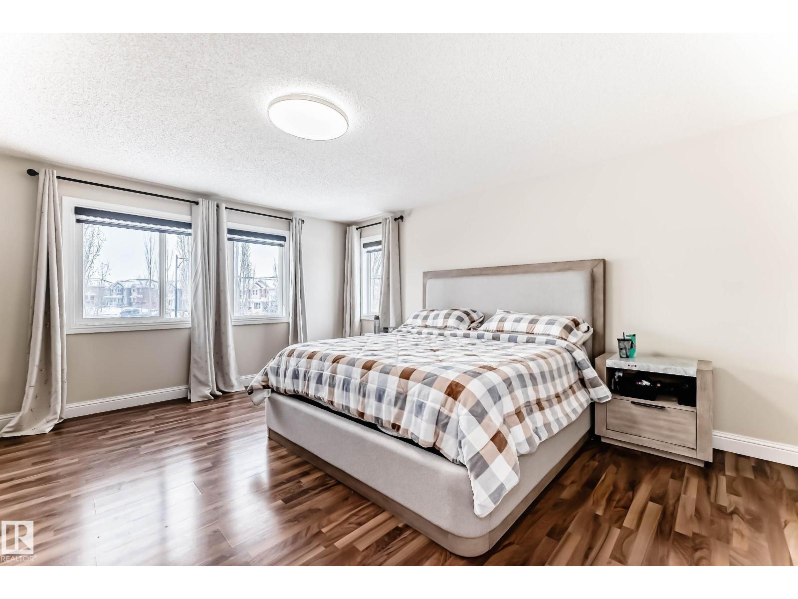 6159 12 AV SW SW, Edmonton