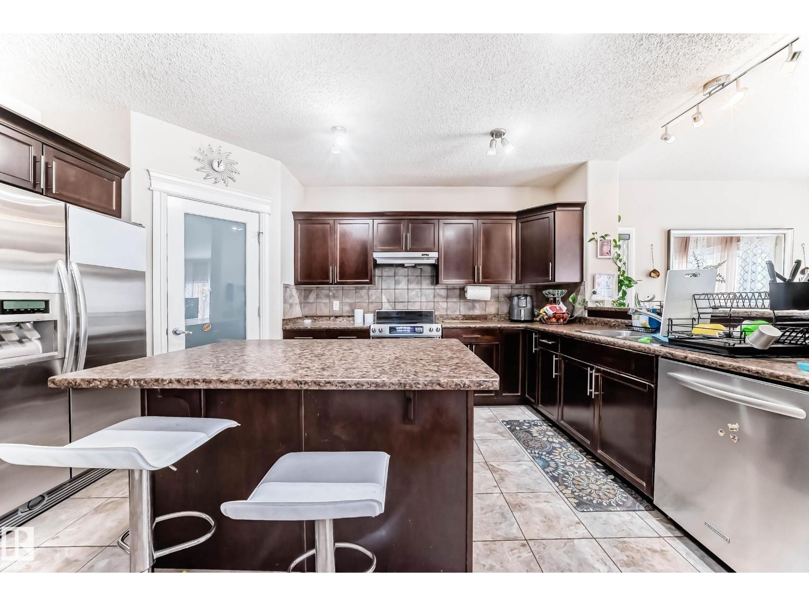 6159 12 AV SW SW, Edmonton