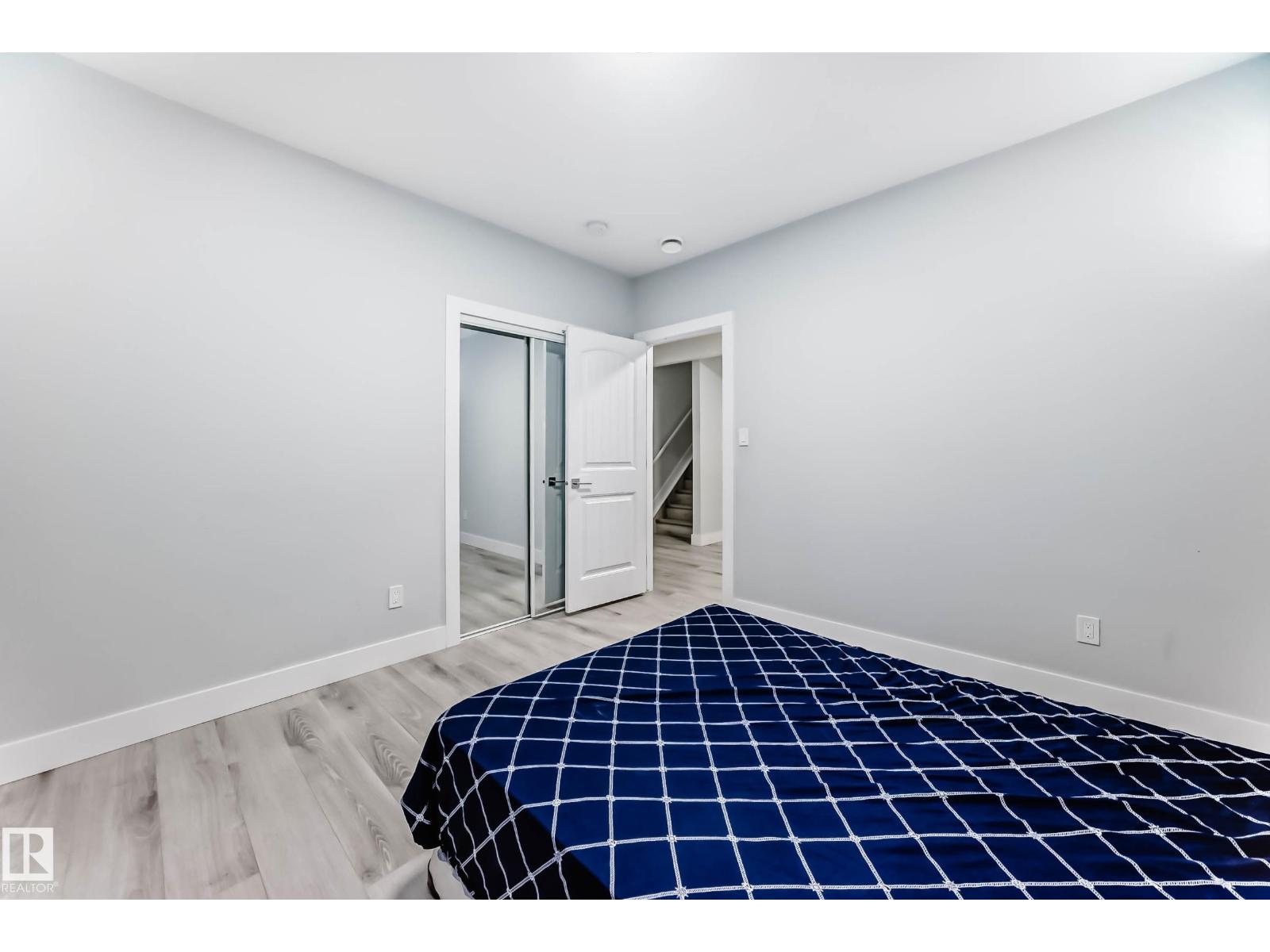 6159 12 AV SW SW, Edmonton