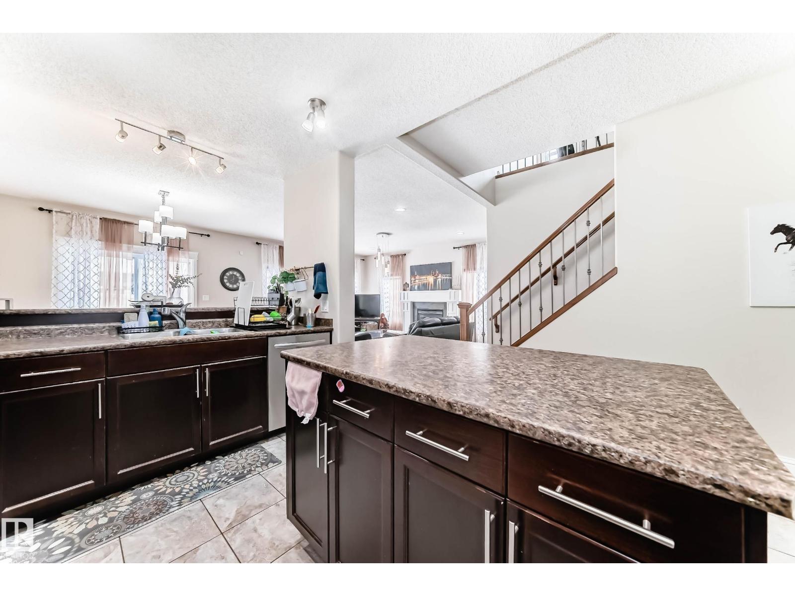 6159 12 AV SW SW, Edmonton