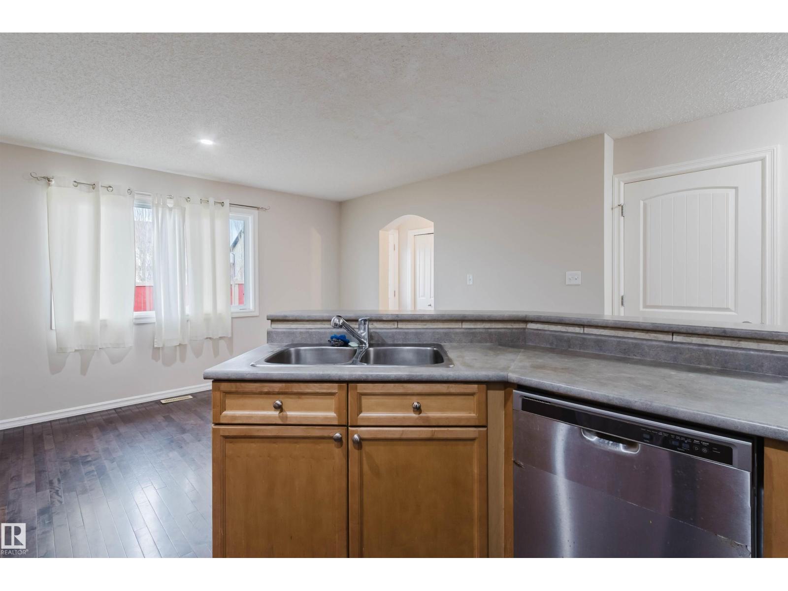 1124 37A AV NW, Edmonton