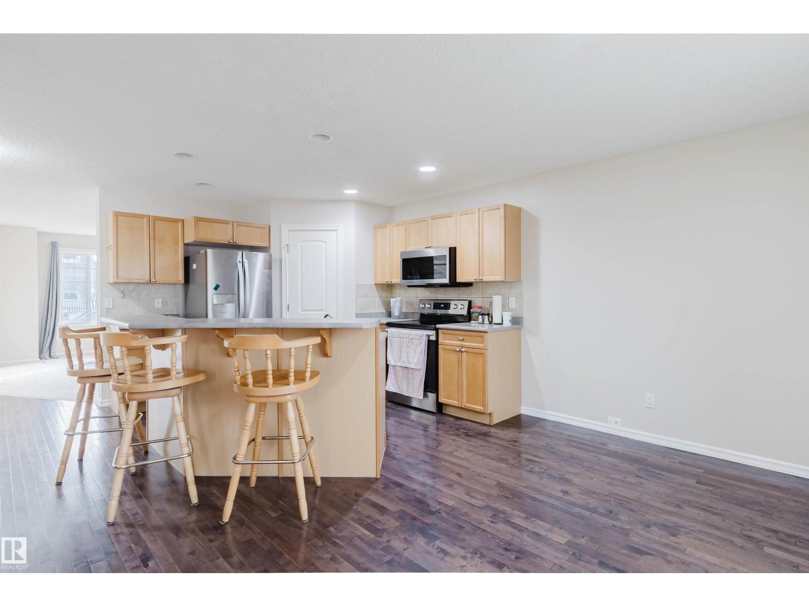 1124 37A AV NW, Edmonton