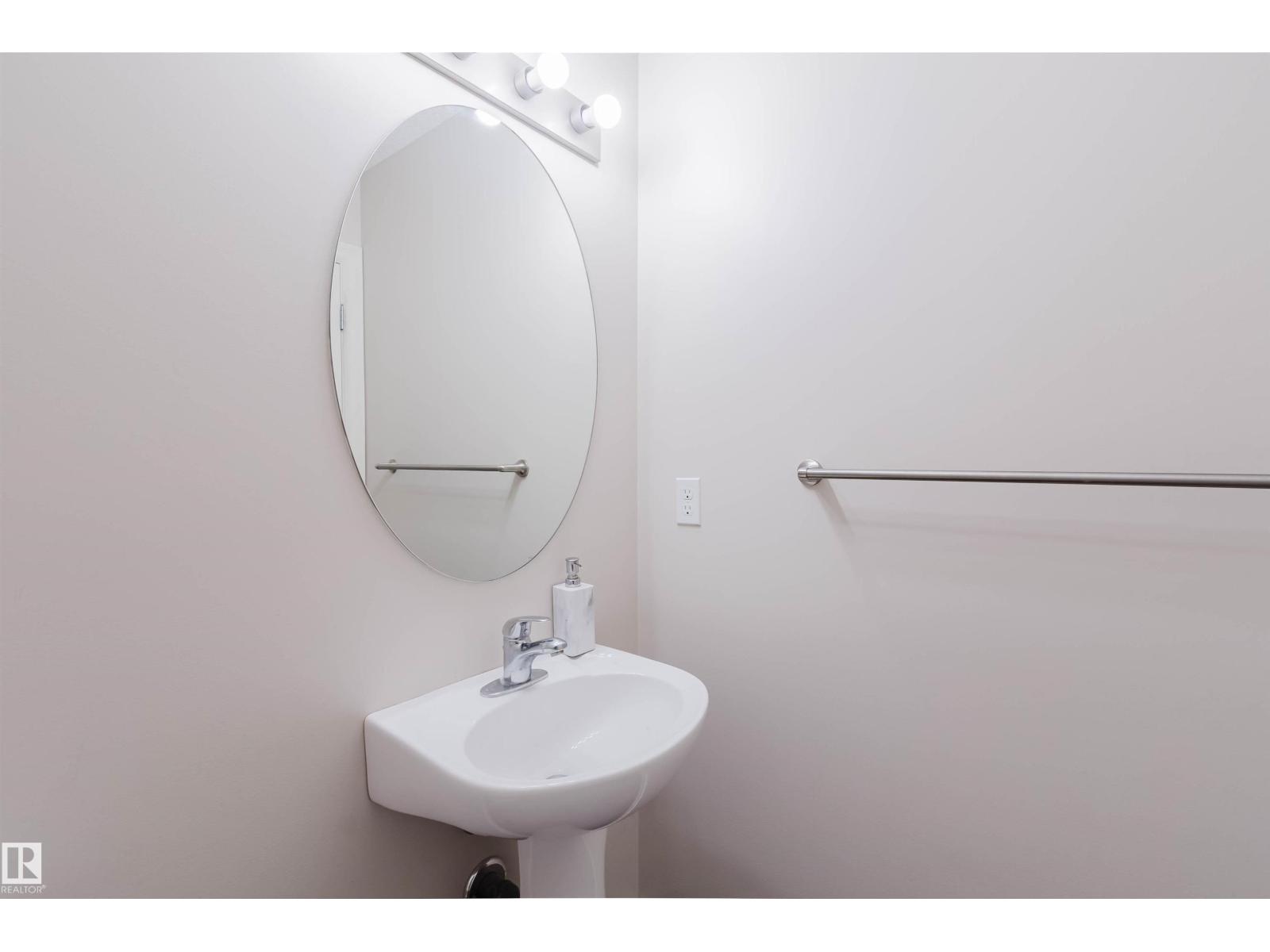 1124 37A AV NW, Edmonton