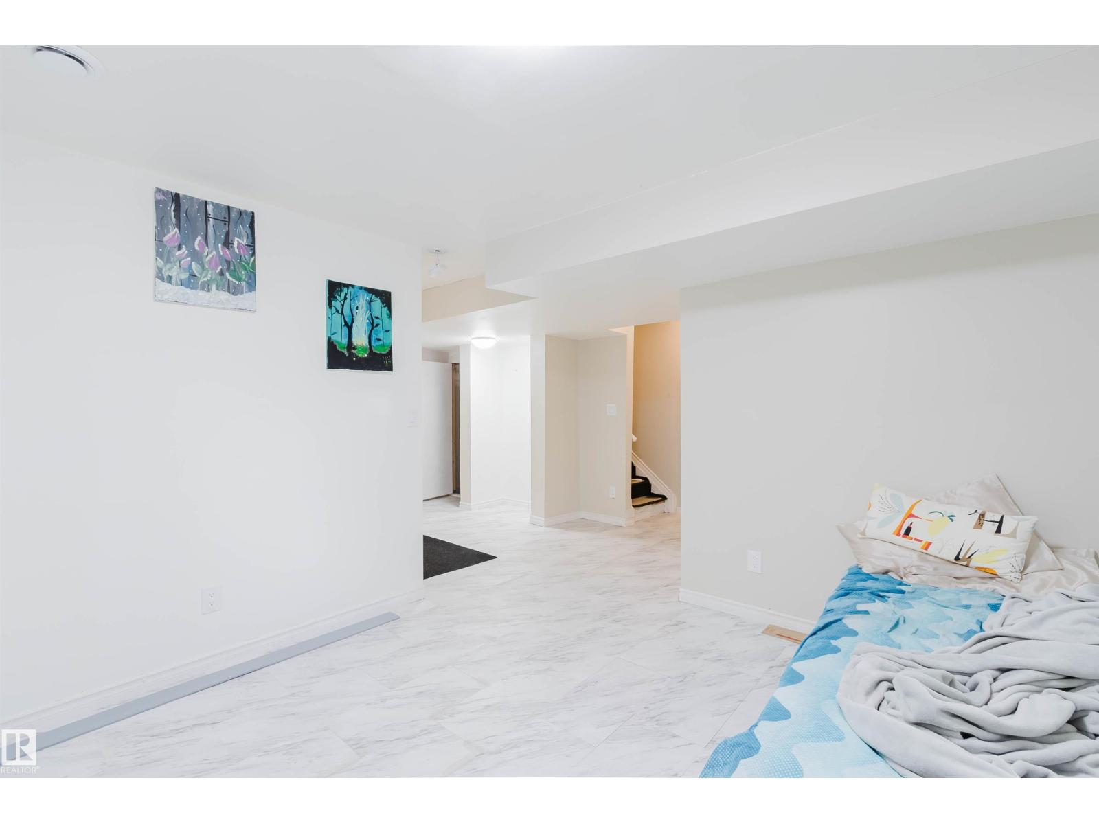 1124 37A AV NW, Edmonton