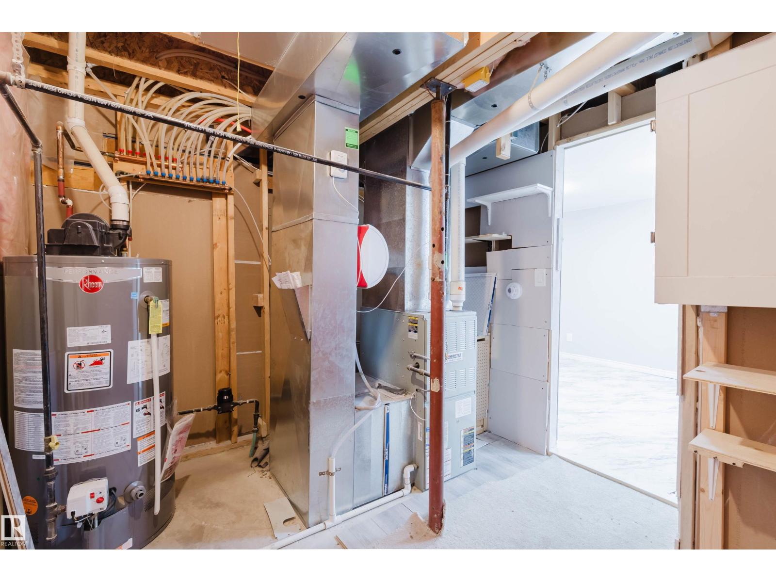 1124 37A AV NW, Edmonton