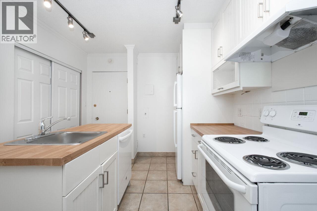 108 1425 ESQUIMALT AVENUE, West Vancouver