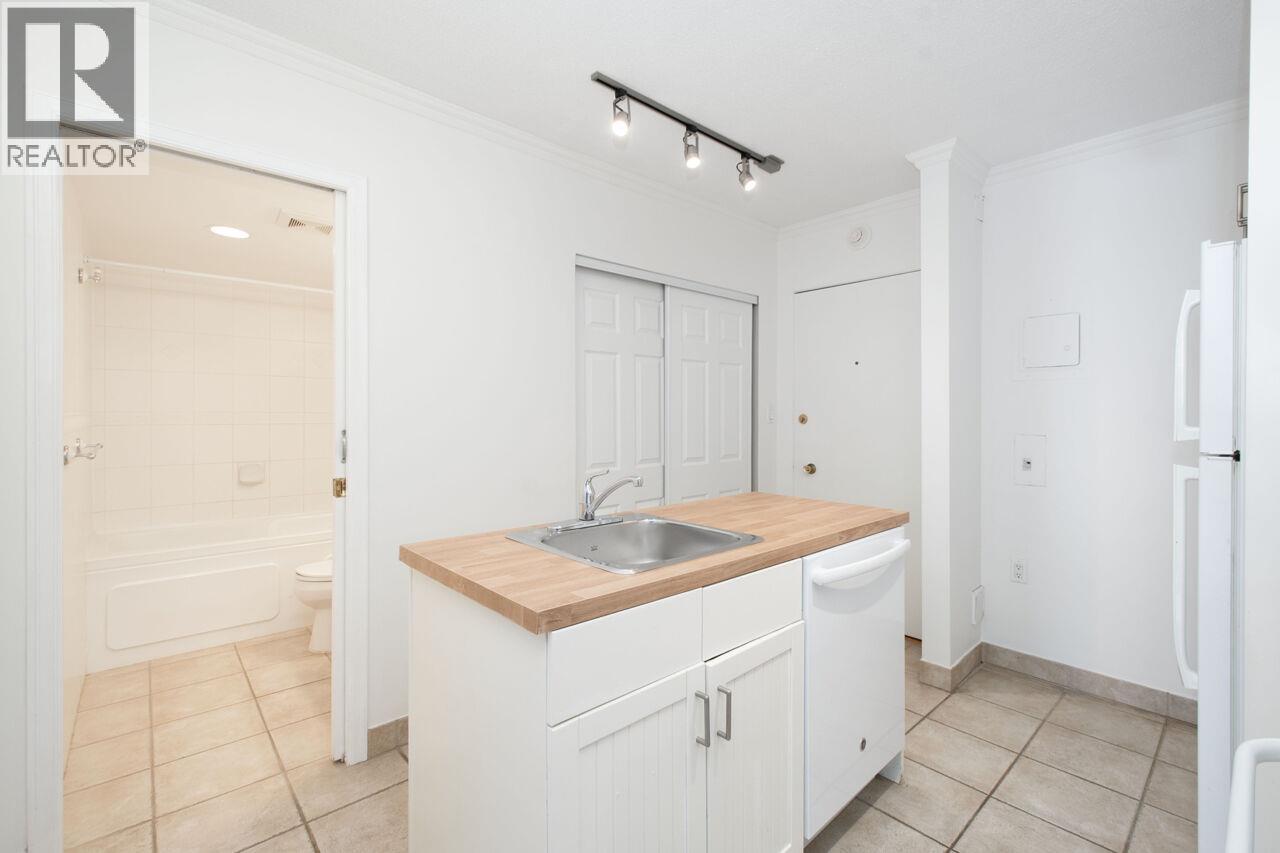 108 1425 ESQUIMALT AVENUE, West Vancouver