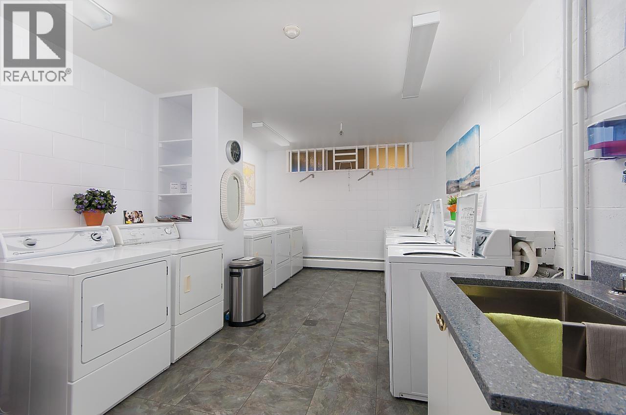 108 1425 ESQUIMALT AVENUE, West Vancouver