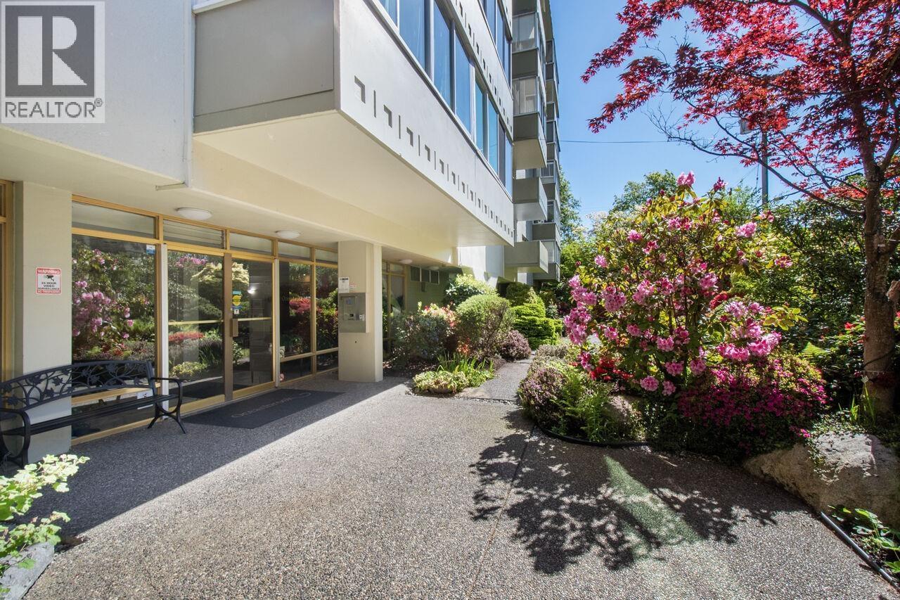 108 1425 ESQUIMALT AVENUE, West Vancouver