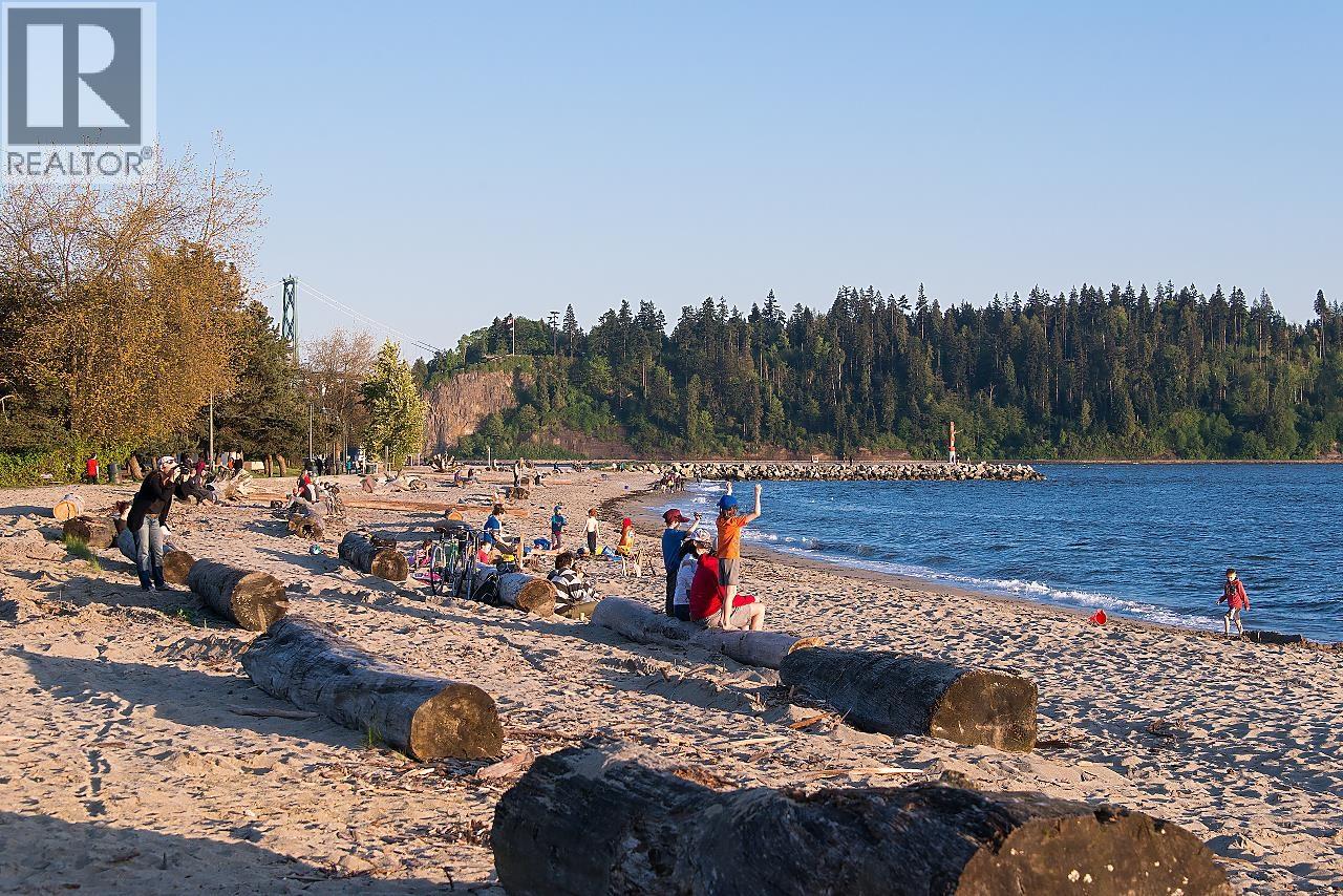 108 1425 ESQUIMALT AVENUE, West Vancouver