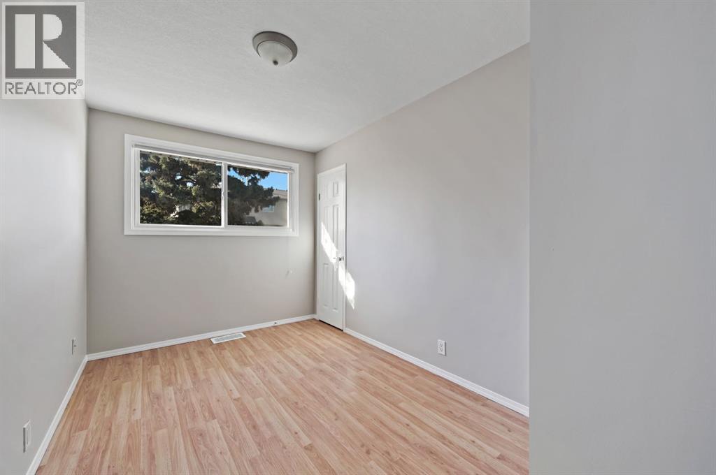 Single Family House for Sale in  Killarney Glen Court SW Killarney/Glengarry Calgary 