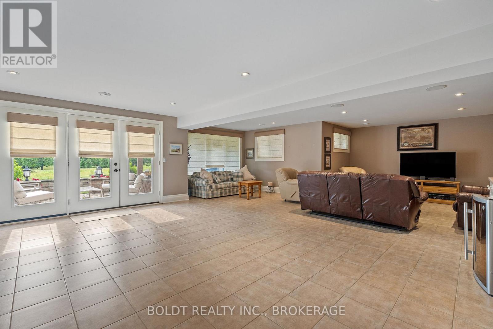 19 RED HAVEN DRIVE - 24