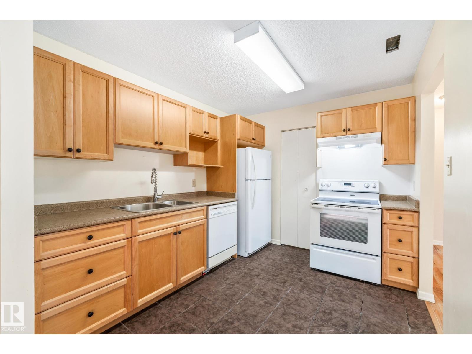 #136 70 WOODLANDS RD, St. Albert