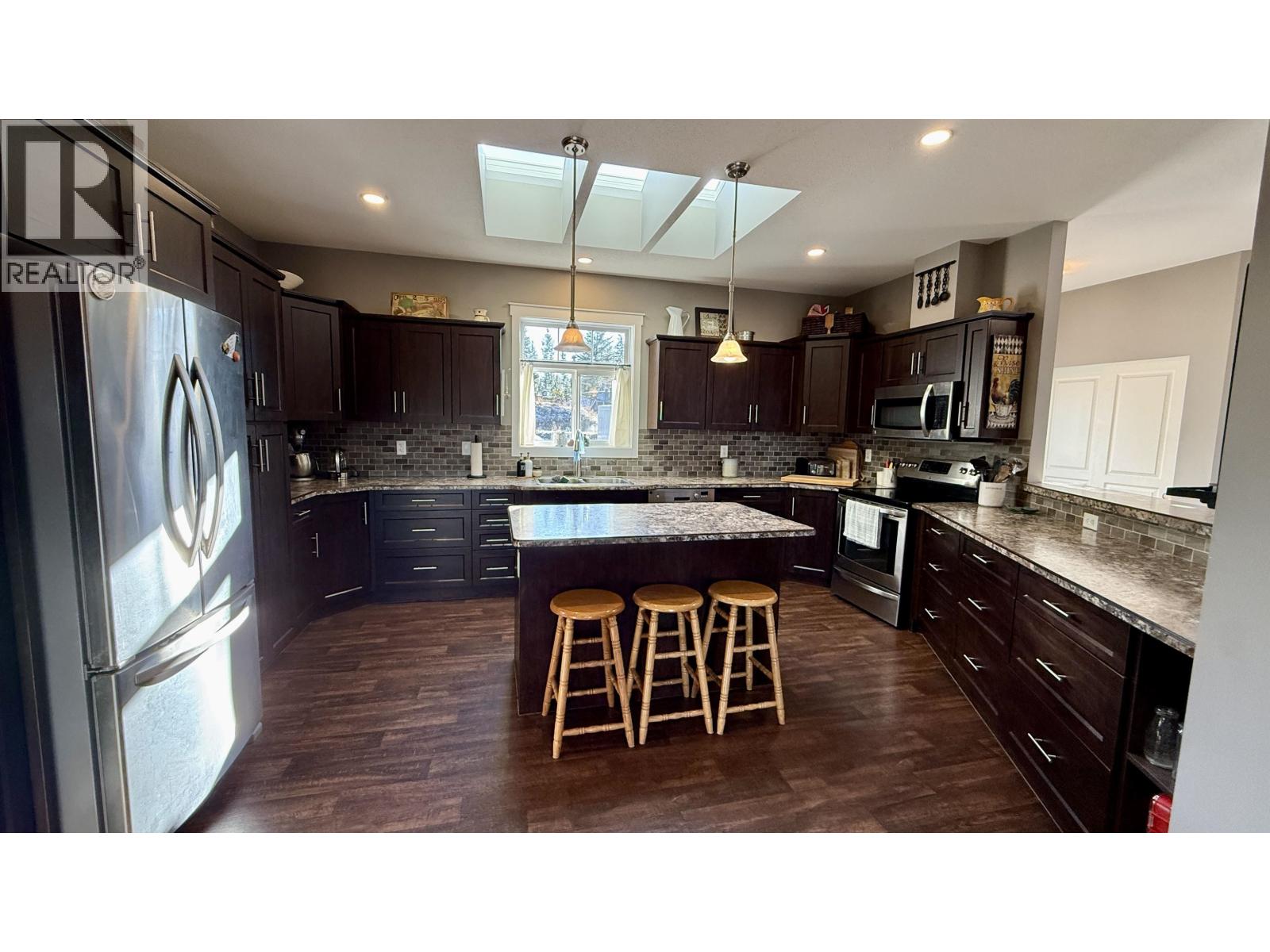 6482 WATSON ROAD - Photo 4 of 31, Horse Lake, British Columbia