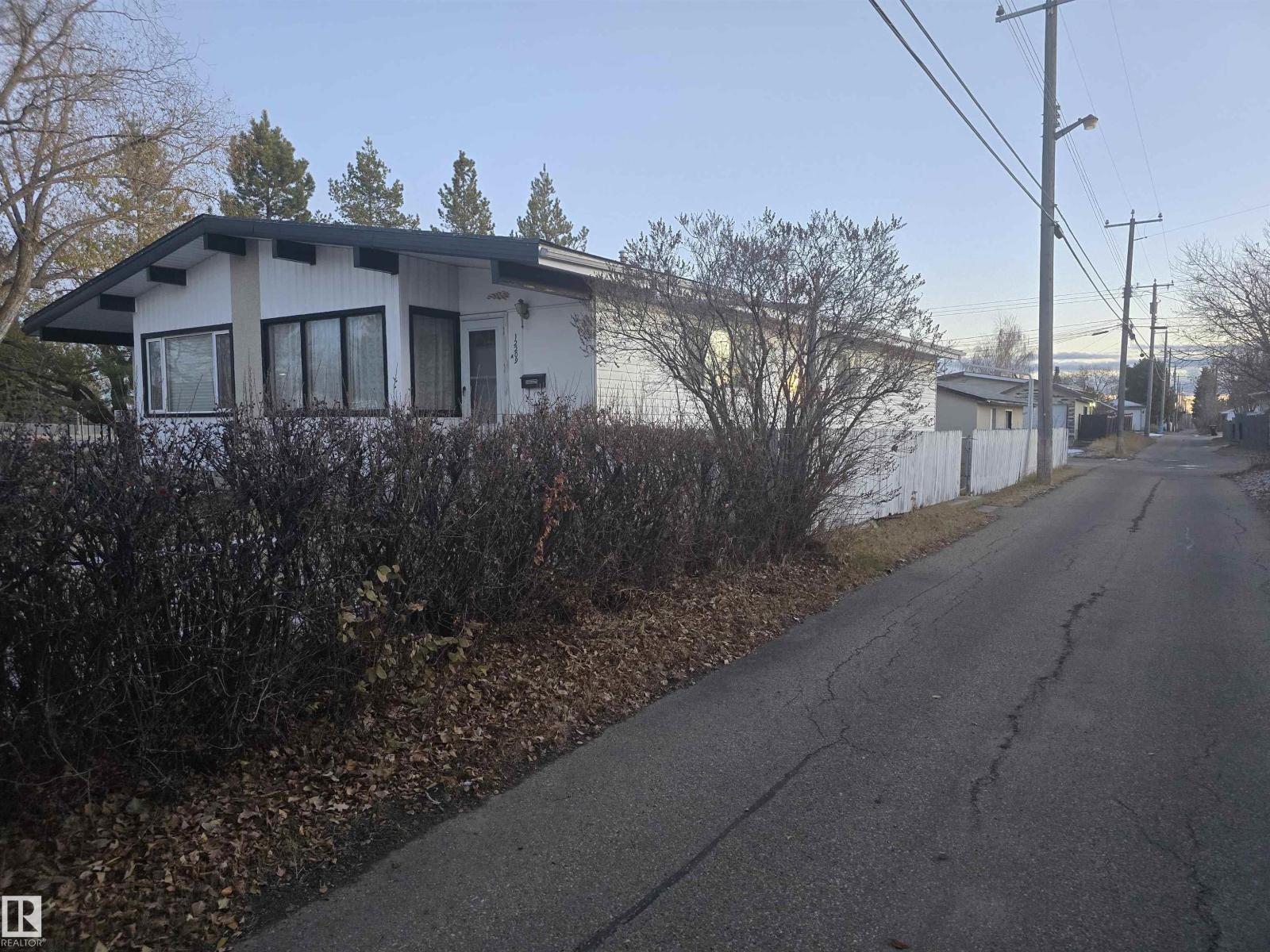 12209A 134B AV NW, Edmonton