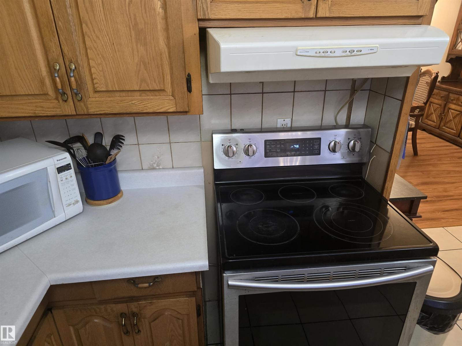 12209A 134B AV NW, Edmonton