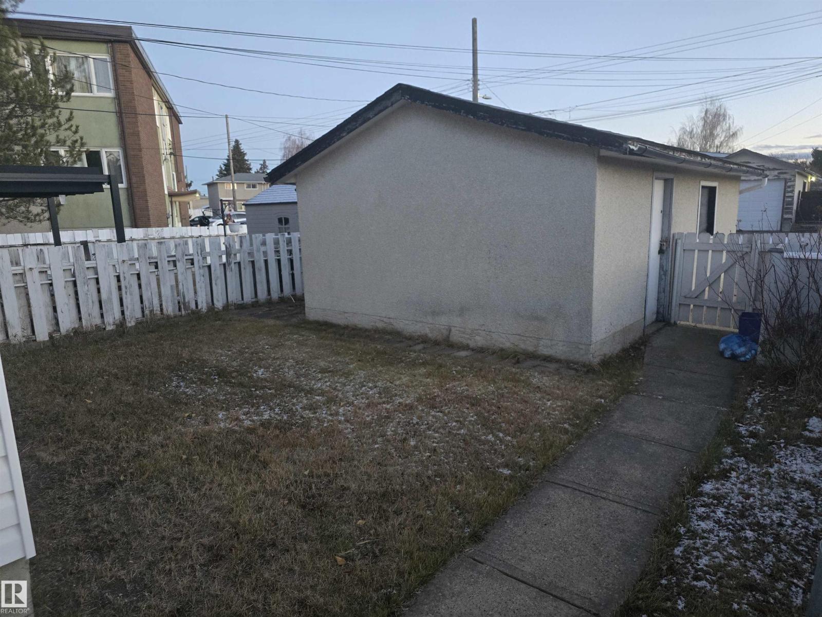 12209A 134B AV NW, Edmonton