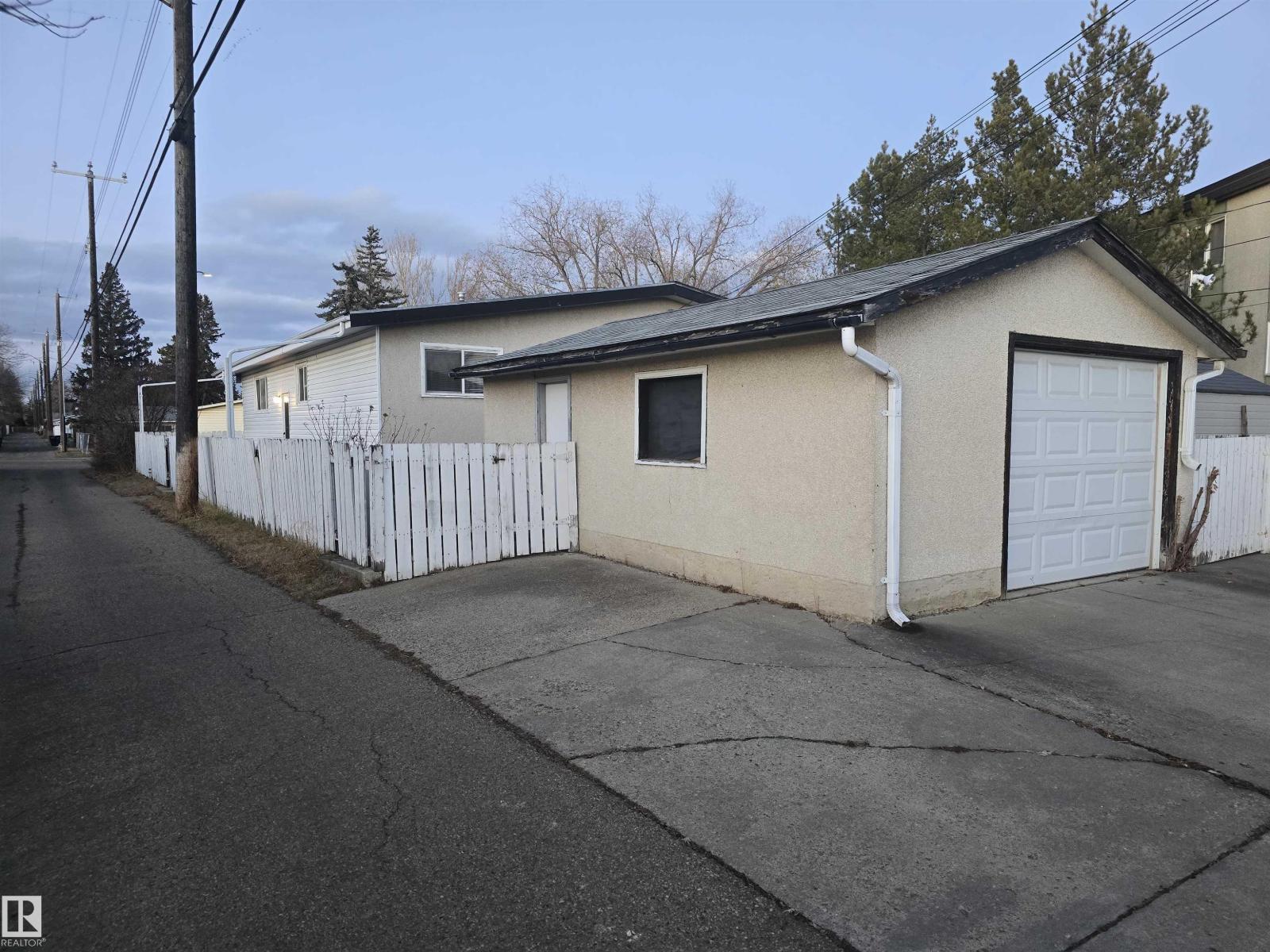 12209A 134B AV NW, Edmonton