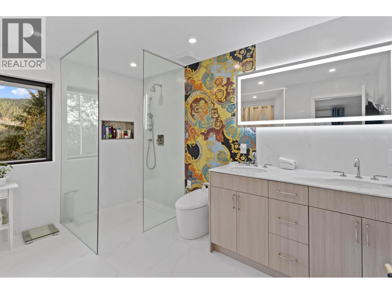 5485 KEITH ROAD, West Vancouver