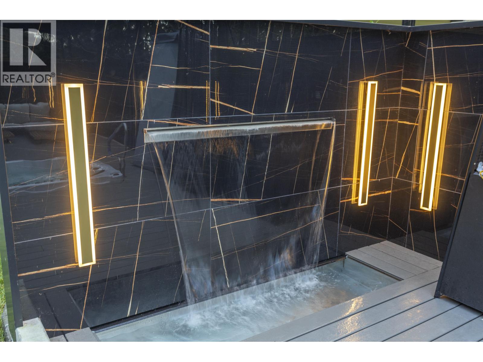 5485 KEITH ROAD, West Vancouver