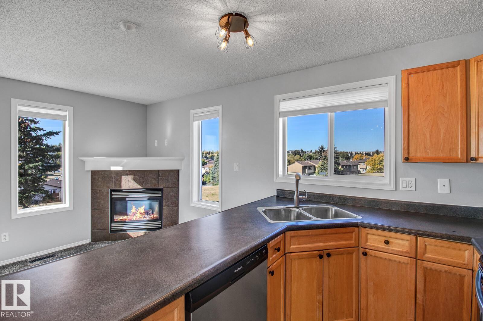 #16 451 HYNDMAN CR NW, Edmonton