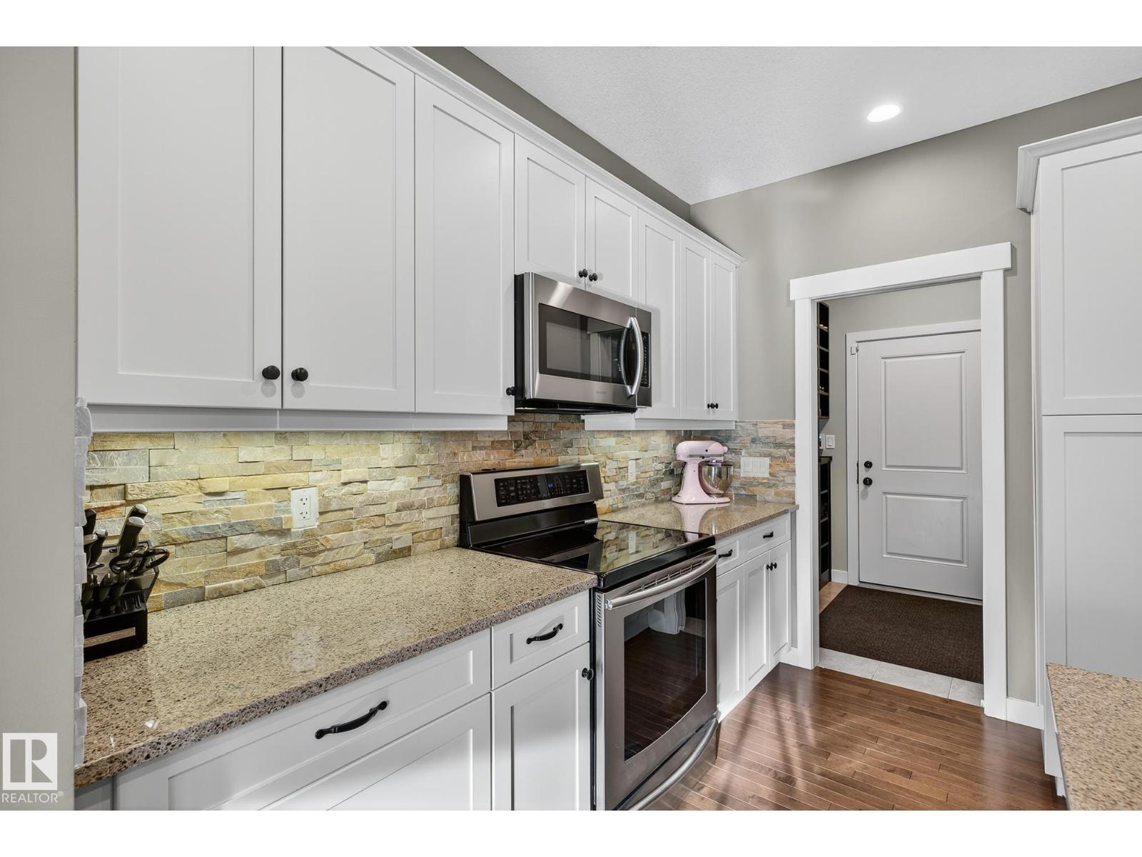 6121 175A AV NW, Edmonton