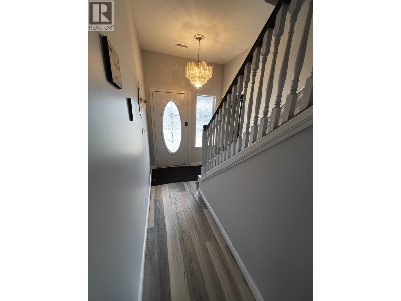 2024 Mountain View Avenue, Lumby