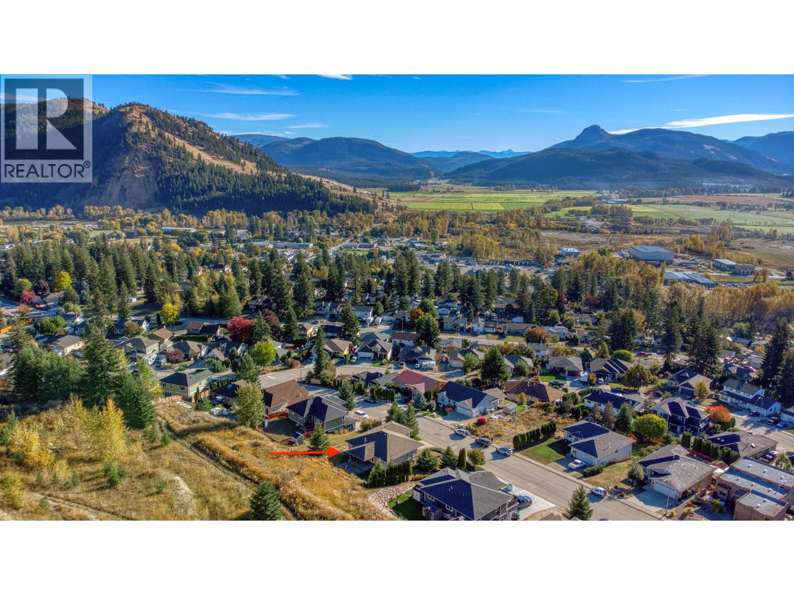 2024 Mountain View Avenue, Lumby