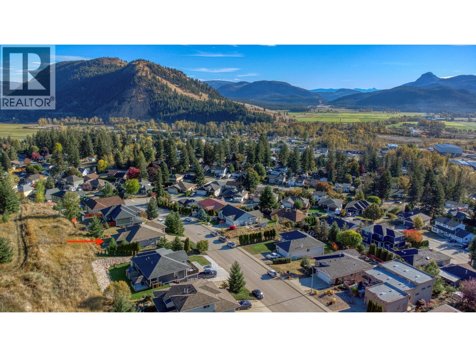 2024 Mountain View Avenue, Lumby