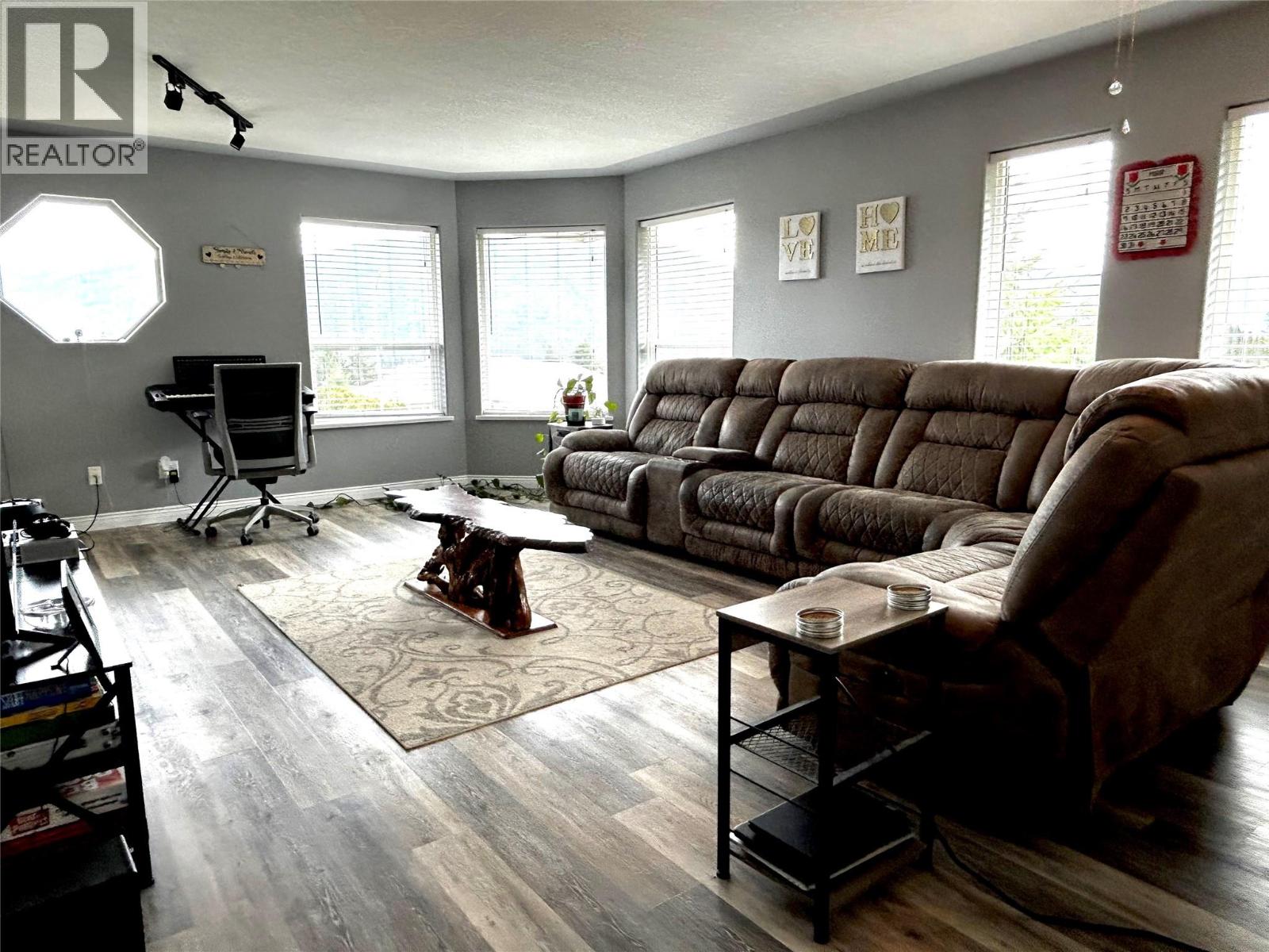 2024 Mountain View Avenue, Lumby