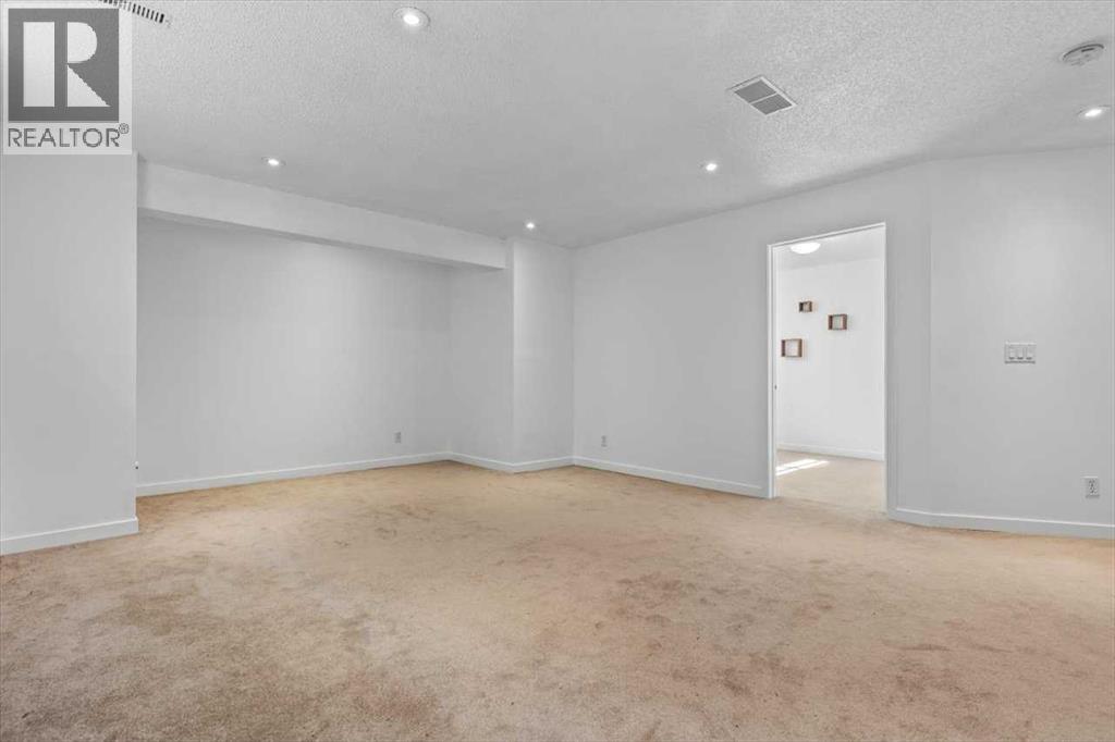 Single Family House for Sale in  Everwillow Boulevard SW Evergreen Calgary 