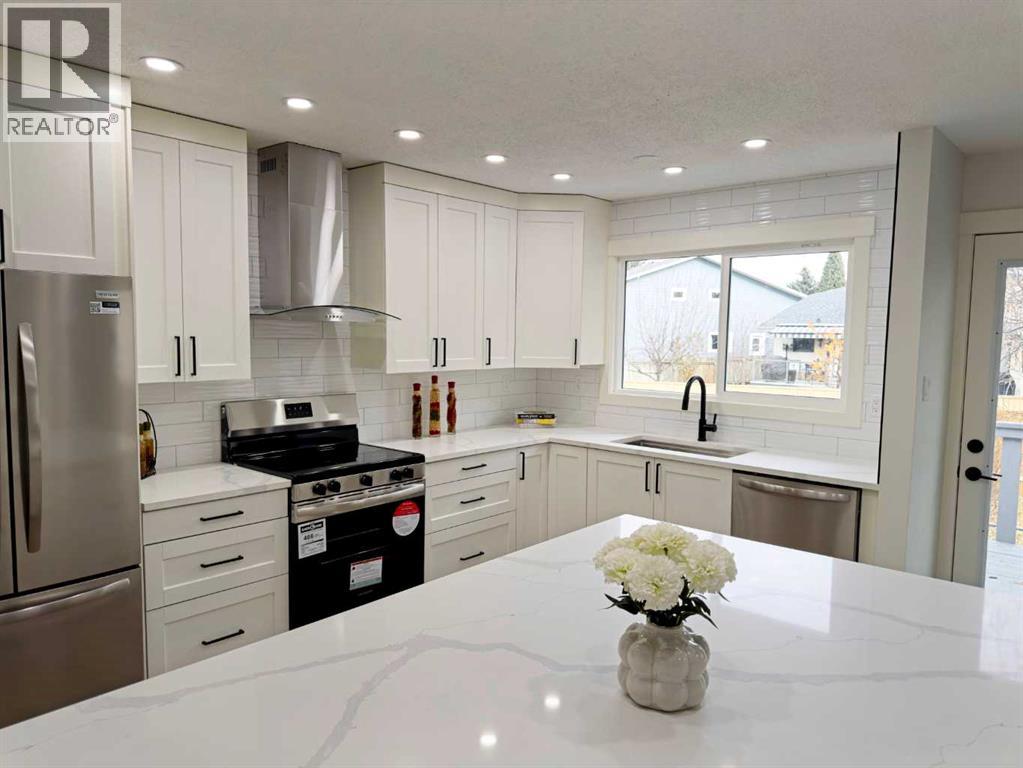 Single Family House Bi-level for Sale in   Street NW Silver Springs Calgary 