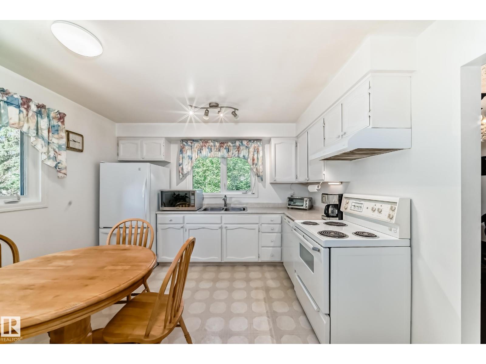 17719 84 AV NW, Edmonton