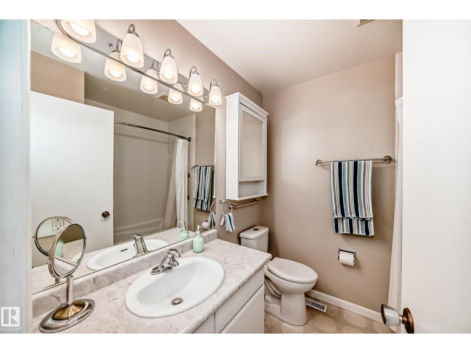 17719 84 AV NW, Edmonton