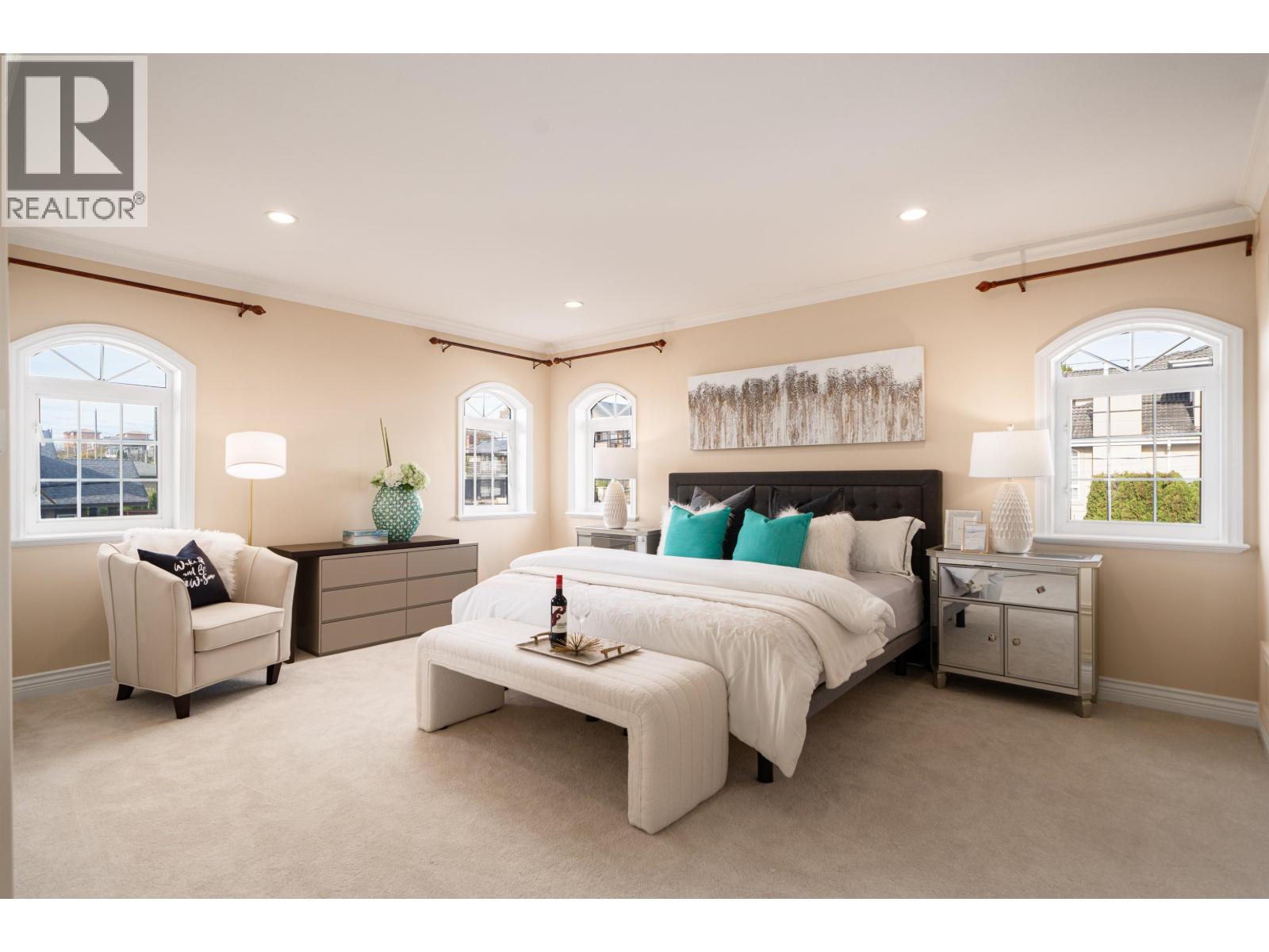 6111 KITCHENER STREET, Burnaby