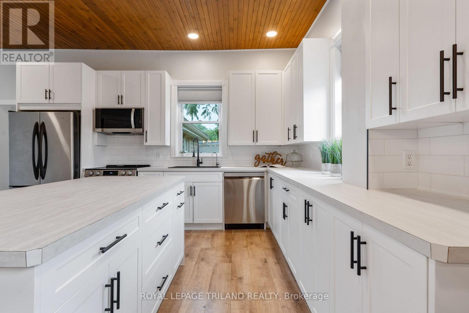 Single Family House for Sale in  CATHERINE STREET North Middlesex (Parkhill) 