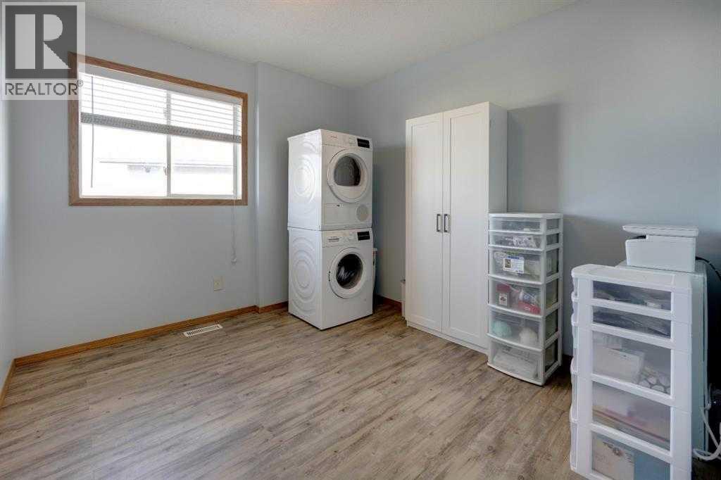 Single Family House Bi-level for Sale in  Applebrook Circle SE Applewood Park Calgary 
