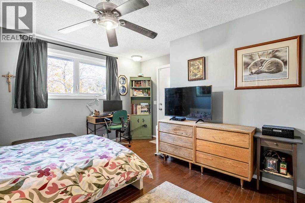 Single Family House for Sale in    Avenue NW Huntington Hills Calgary 