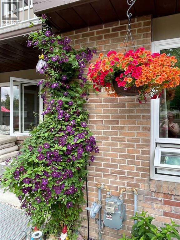 Single Family House for Sale in    Avenue NW Huntington Hills Calgary 