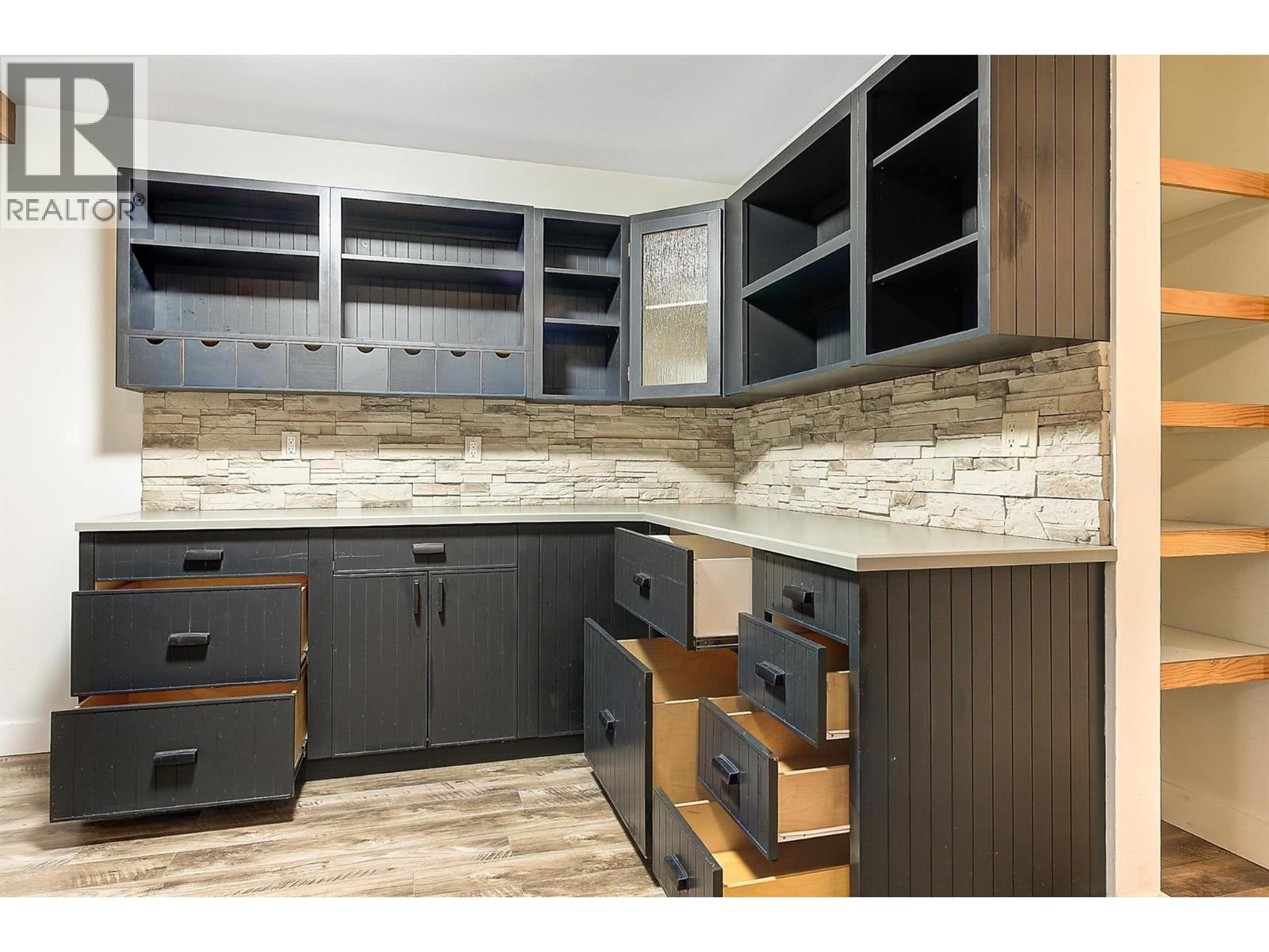  880 Hollydell Road, Kelowna