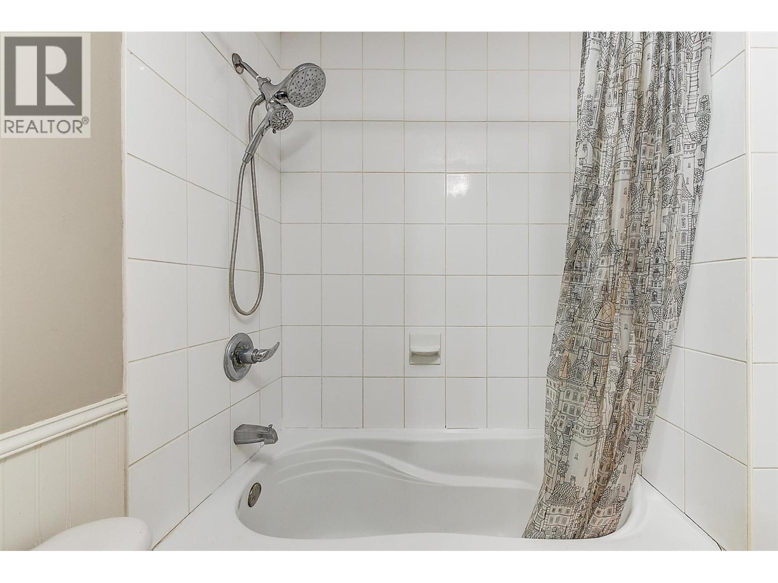  880 Hollydell Road, Kelowna