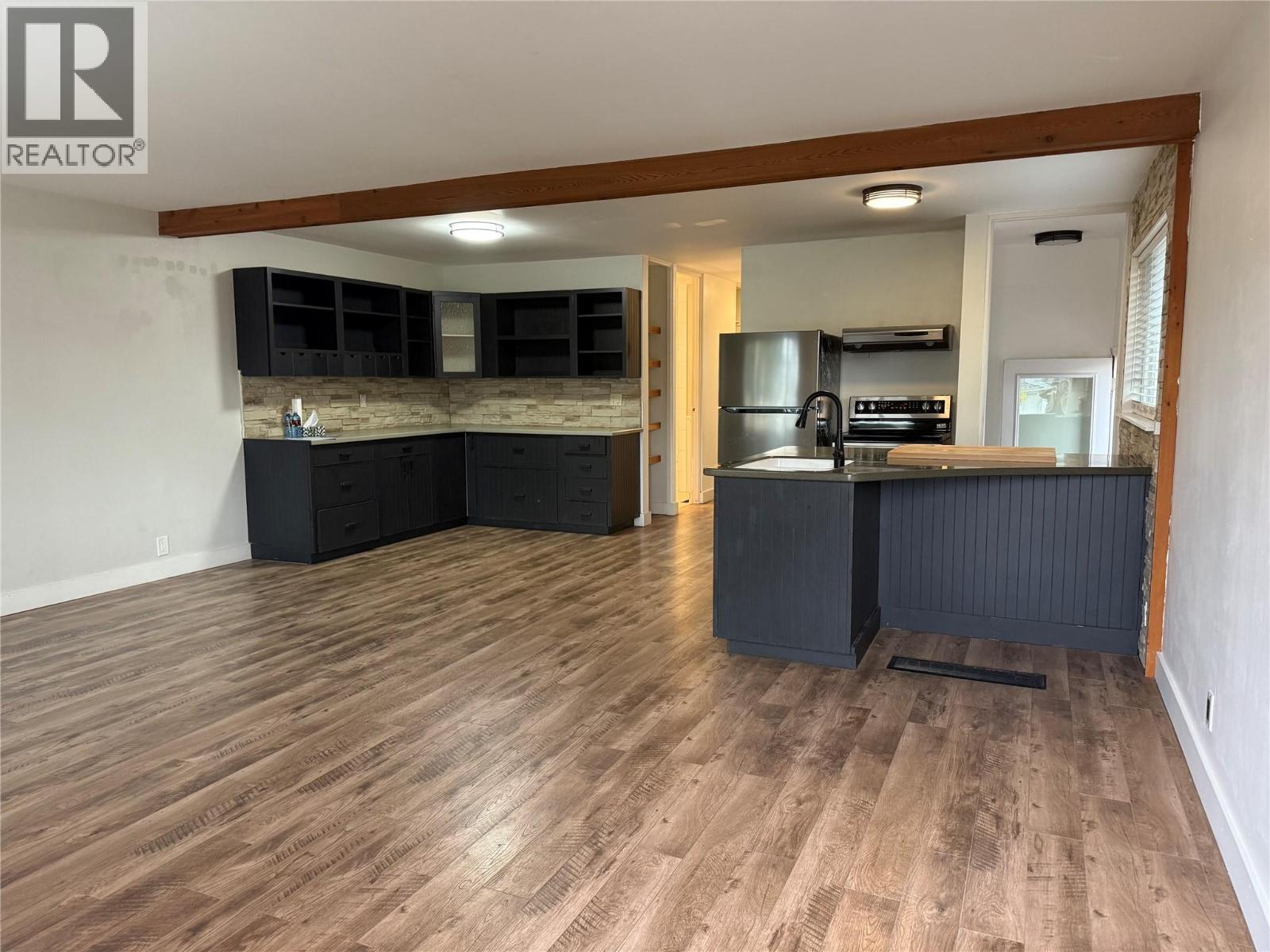  880 Hollydell Road, Kelowna