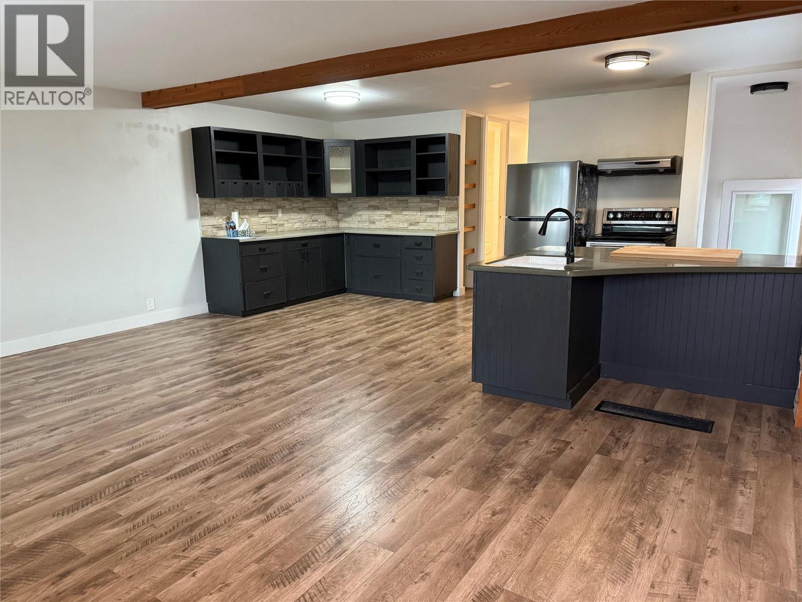  880 Hollydell Road, Kelowna