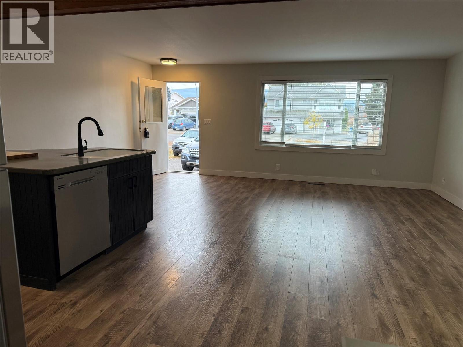  880 Hollydell Road, Kelowna