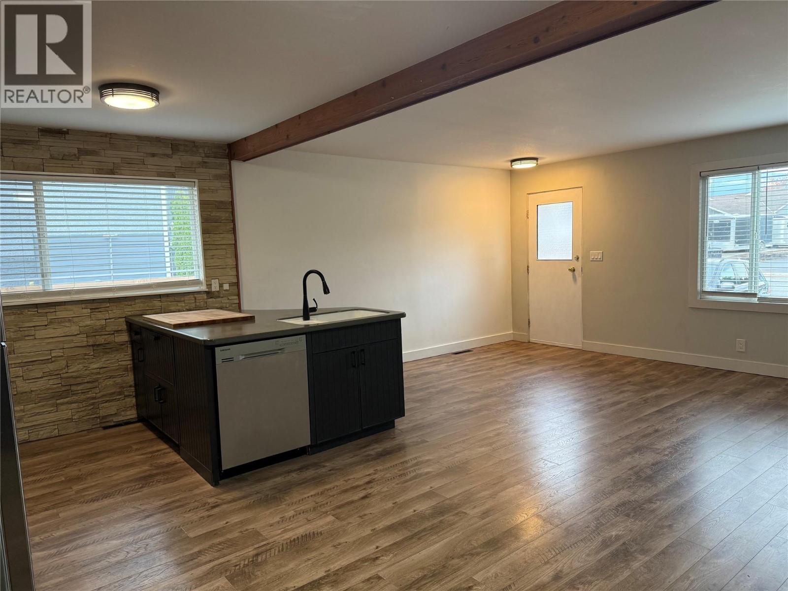  880 Hollydell Road, Kelowna