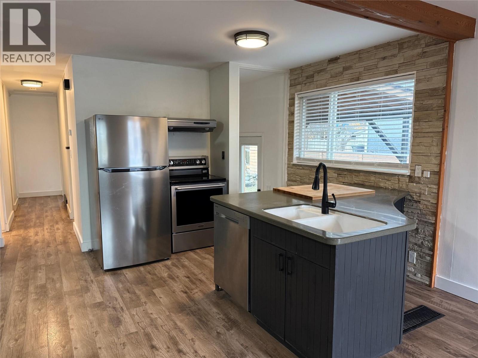  880 Hollydell Road, Kelowna