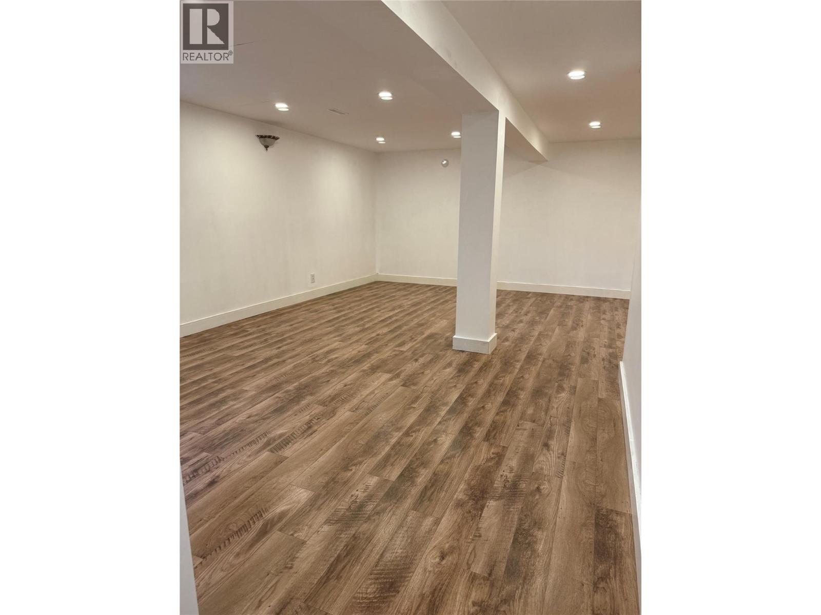  880 Hollydell Road, Kelowna