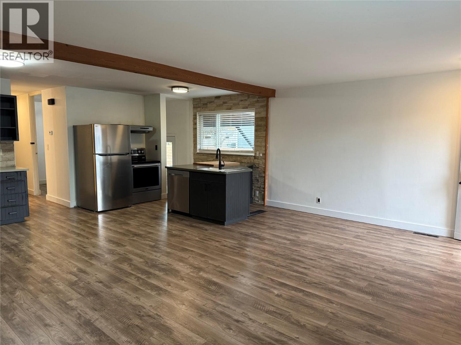  880 Hollydell Road, Kelowna