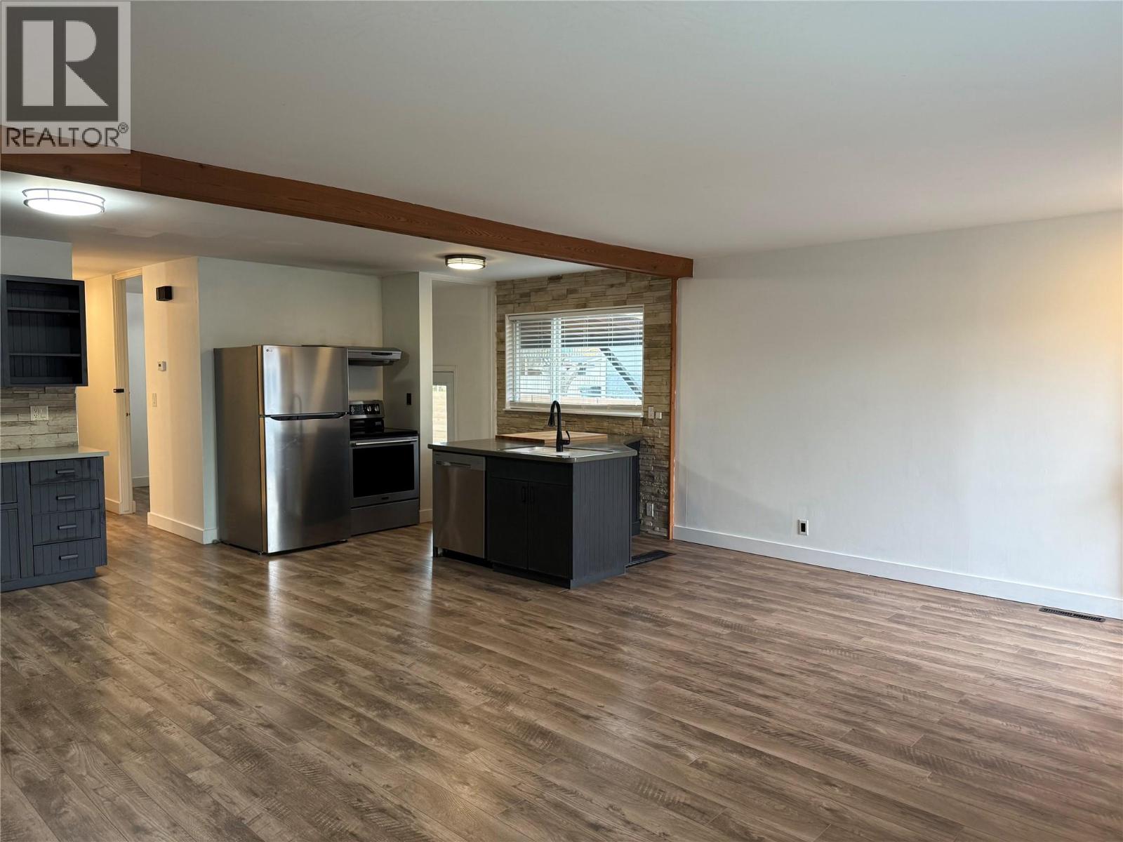  880 Hollydell Road, Kelowna