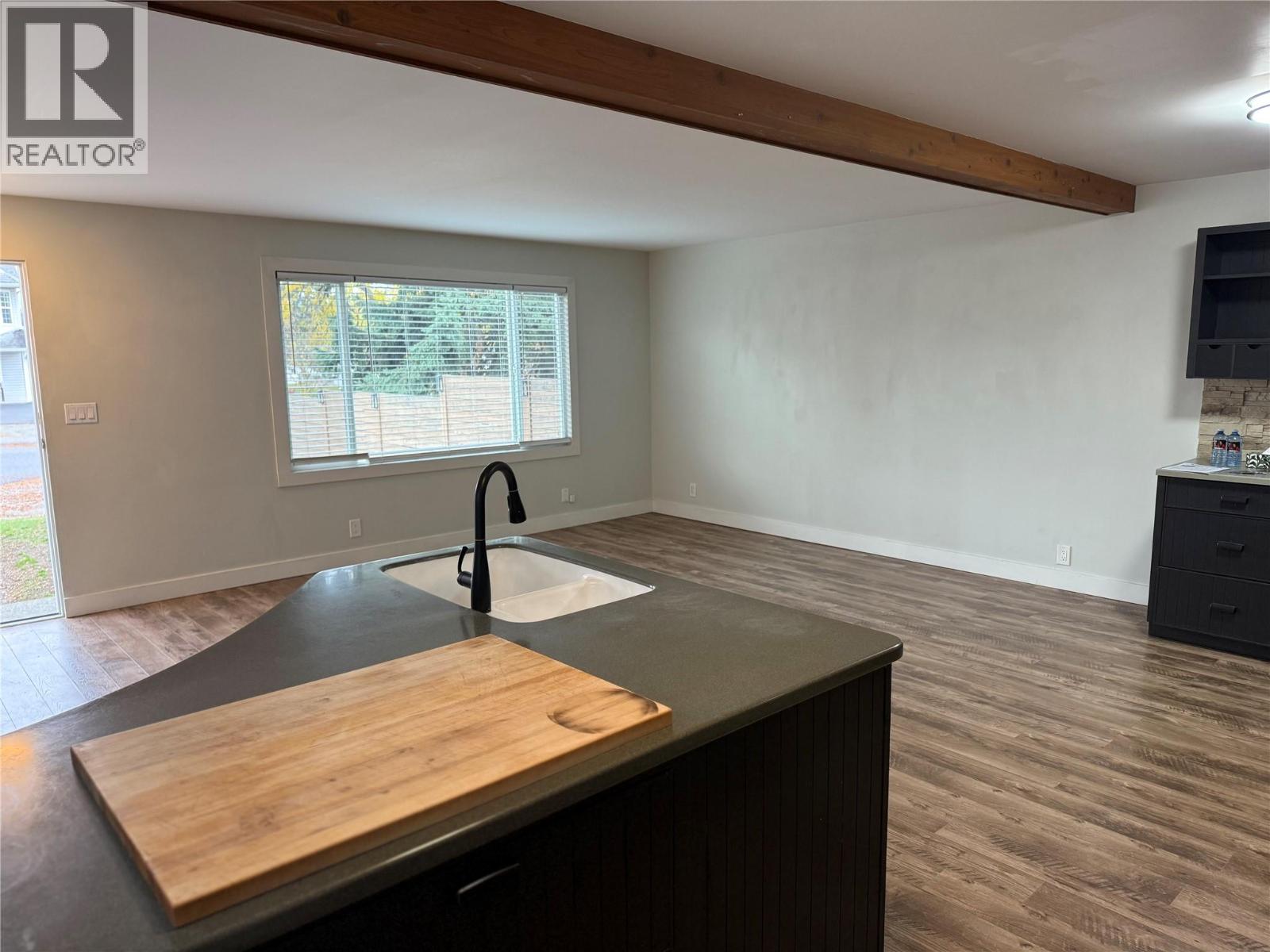  880 Hollydell Road, Kelowna